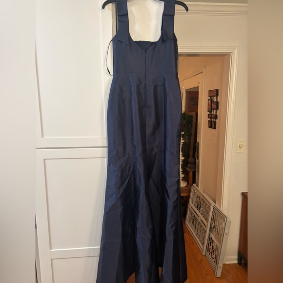 new ALFRED SUNG WINSLET · STYLE D868 · SATIN TWILL bow strap trumpet gown - Picture 5 of 7